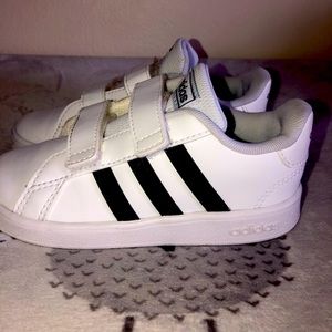 Never worn Toddlers size 10K Adidas Superstar sneakers